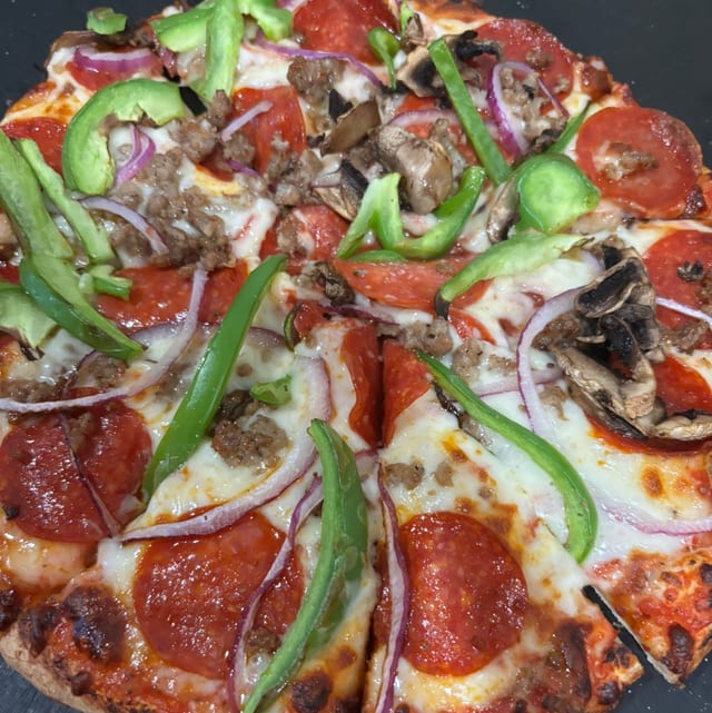 TJ Deluxe Pizza.